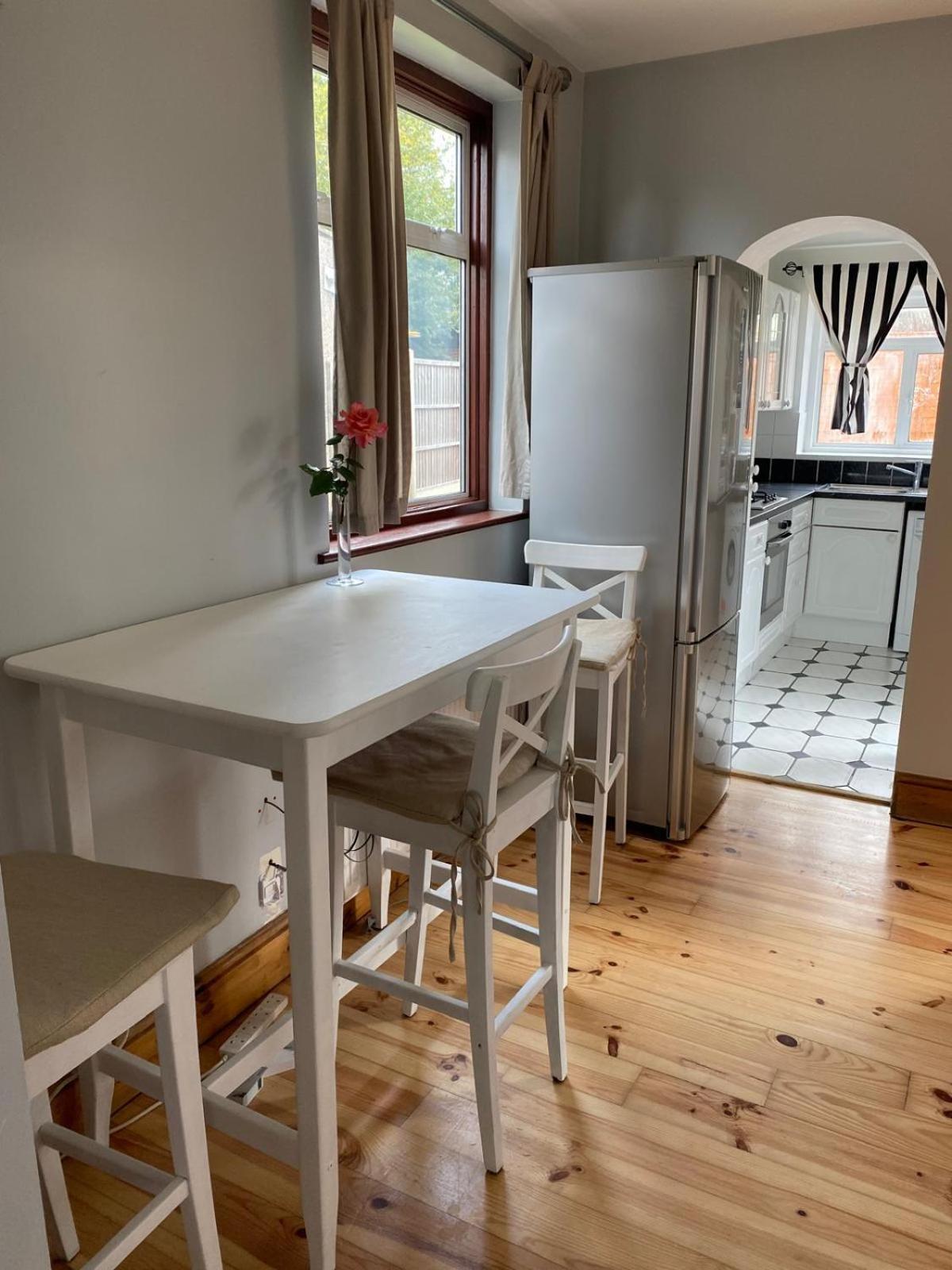 Lovely Rooms In West London Northolt  Buitenkant foto