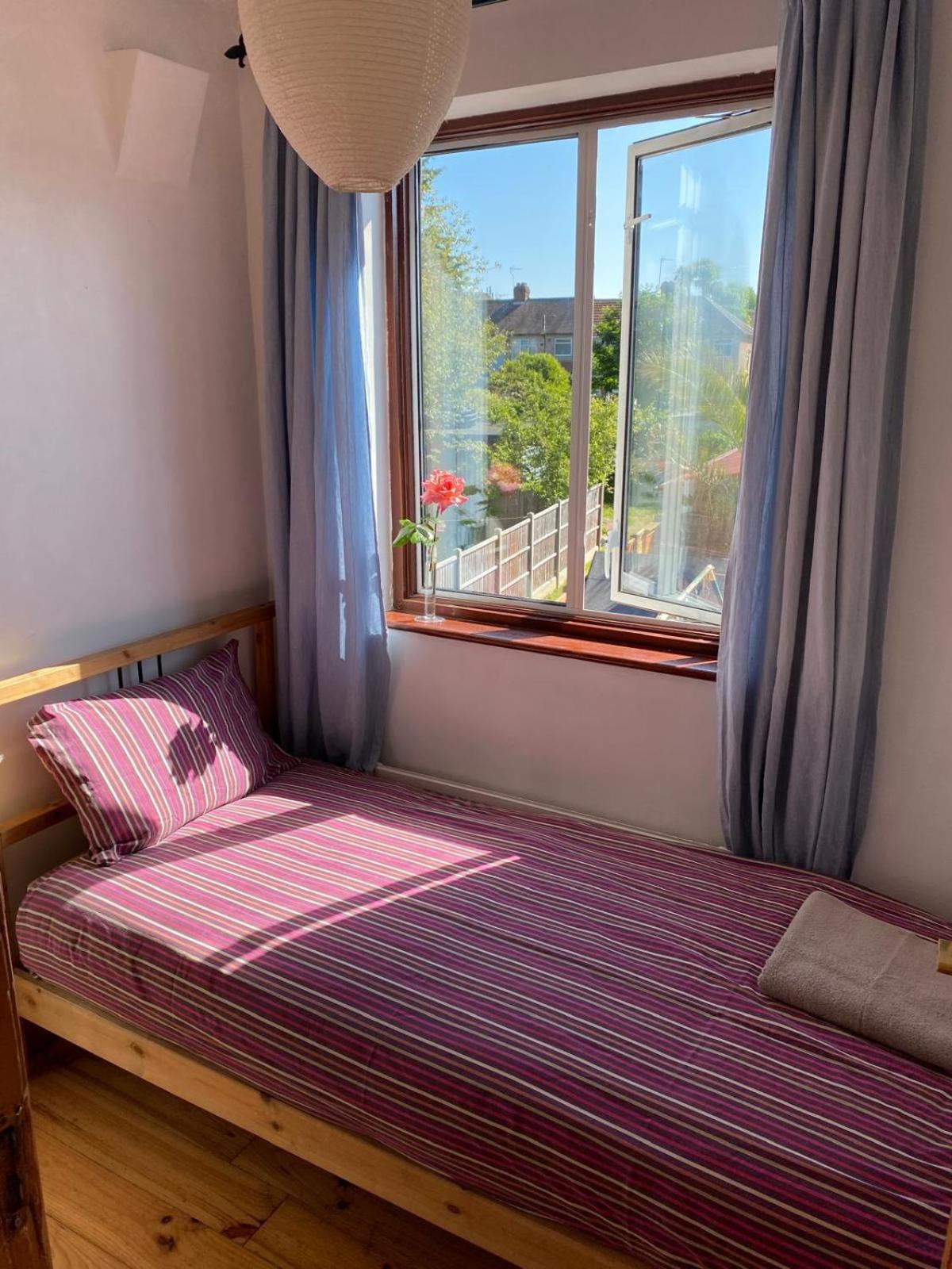 Lovely Rooms In West London Northolt  Buitenkant foto