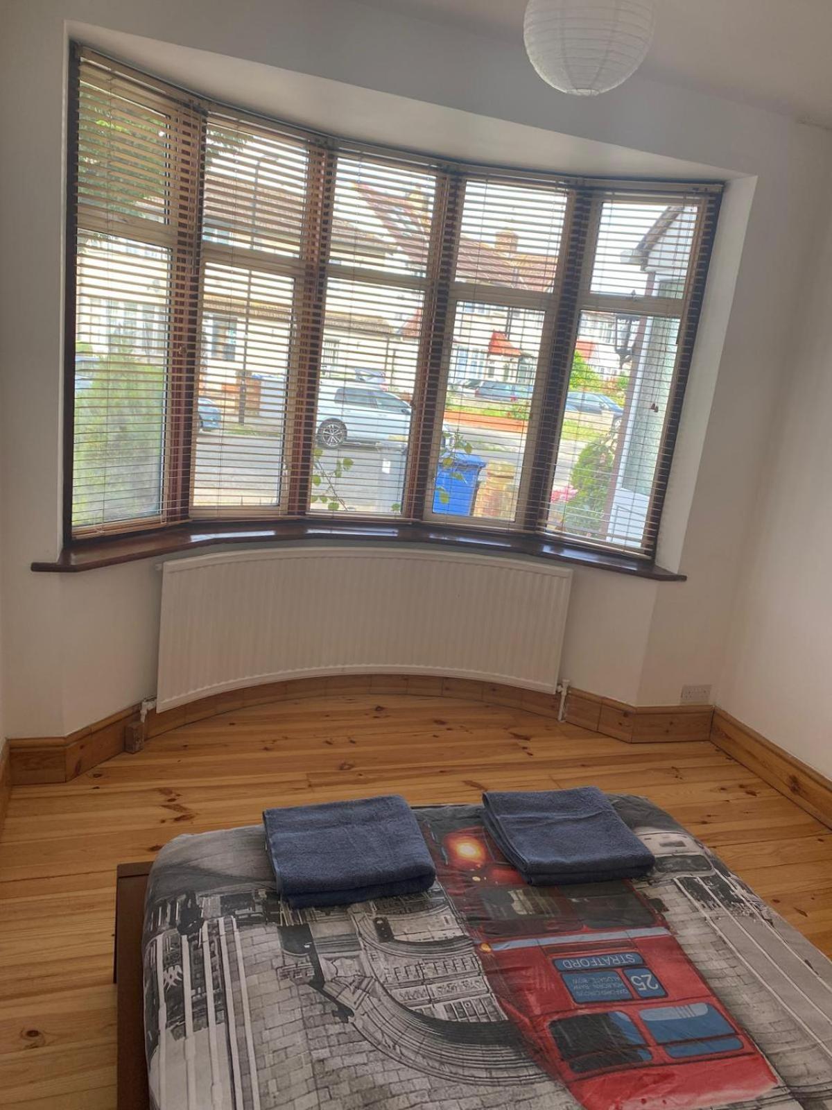 Lovely Rooms In West London Northolt  Buitenkant foto